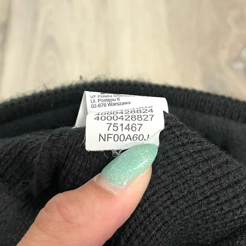 The North Face Hat Boys Medium Black‎ and Red Logo Knit Beanie